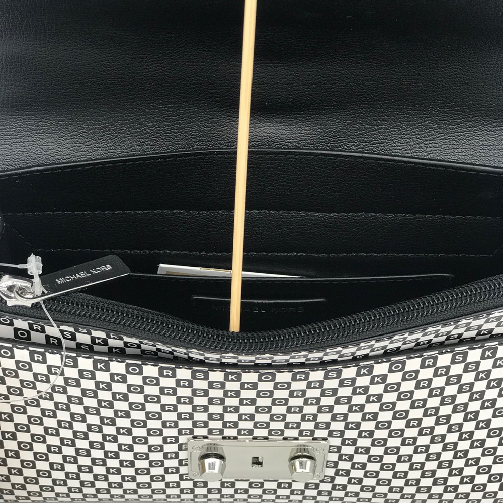 Michael Kors New York City MD Shoulder - Picture 12 of 14